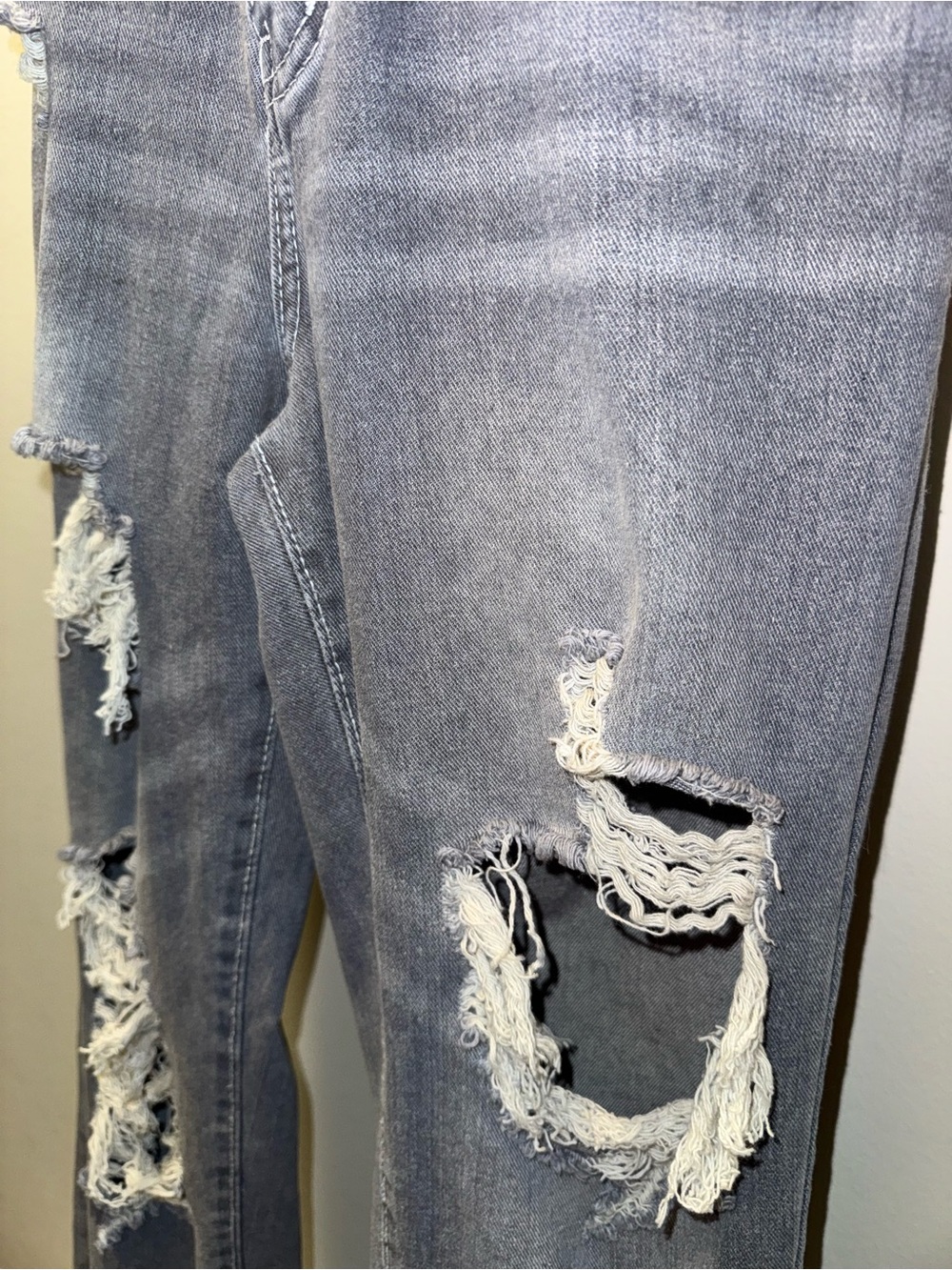 Distressed Ripped Straight Leg Jeans - Picture 5 of 6